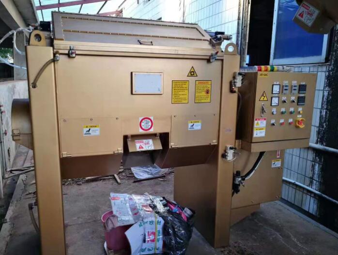 �ЙC(j��)�ʰl(f��)�͹ޏS��