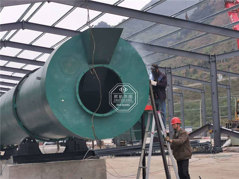 青島萊西年產(chǎn)3萬噸有機(jī)肥生產(chǎn)線安裝現(xiàn)場(chǎng)