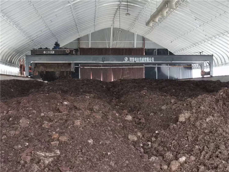 甘蔗渣深糟鏈板翻堆機(jī) 生物有機(jī)肥鏈板翻堆機(jī) 羊糞深槽發(fā)酵翻拋機(jī) 興達(dá)環(huán)保設(shè)備