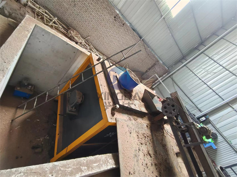 5立方有機(jī)肥發(fā)酵設(shè)備維護(hù)現(xiàn)場(chǎng)