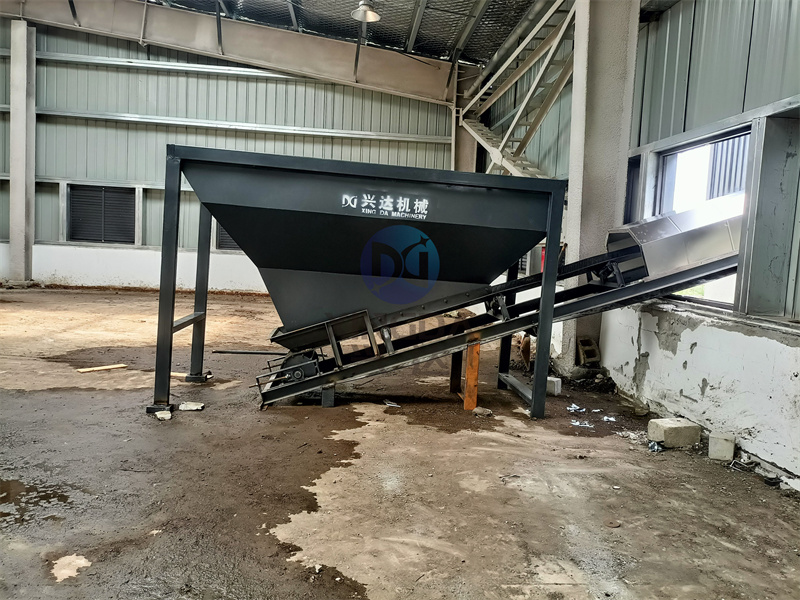 年產(chǎn)1萬(wàn)噸粉劑生產(chǎn)線設(shè)備發(fā)貨現(xiàn)場(chǎng)