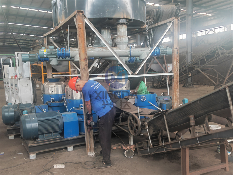 年產(chǎn)5萬(wàn)噸免烘干生產(chǎn)線設(shè)備安裝現(xiàn)場(chǎng)