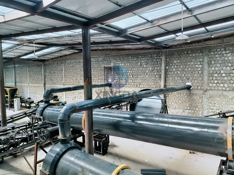 雞糞有機(jī)肥生產(chǎn)線設(shè)備安裝現(xiàn)場(chǎng)