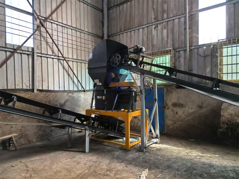 年產(chǎn)5萬噸有機(jī)肥生產(chǎn)線安裝現(xiàn)場