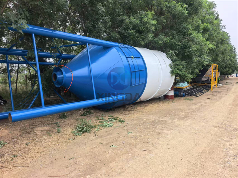 5立方有機肥臥式發(fā)酵罐卸貨現(xiàn)場