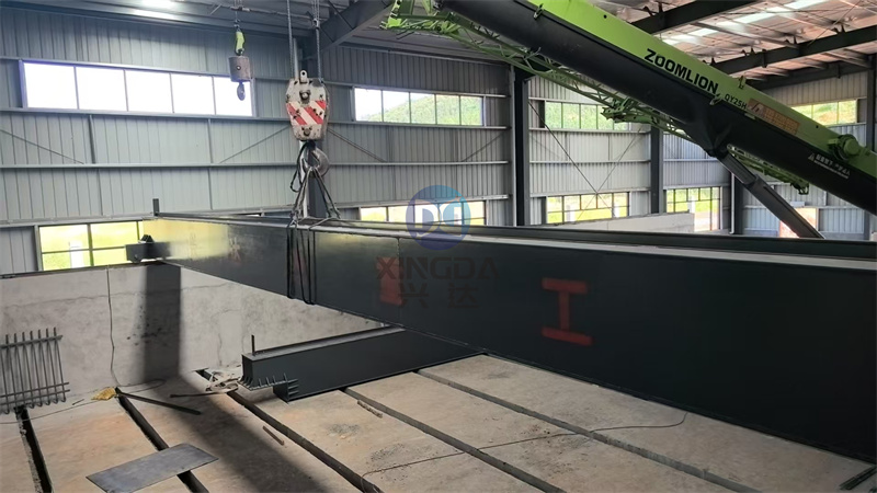 16米寬的液壓輪盤(pán)式翻拋機(jī)安裝現(xiàn)場(chǎng)